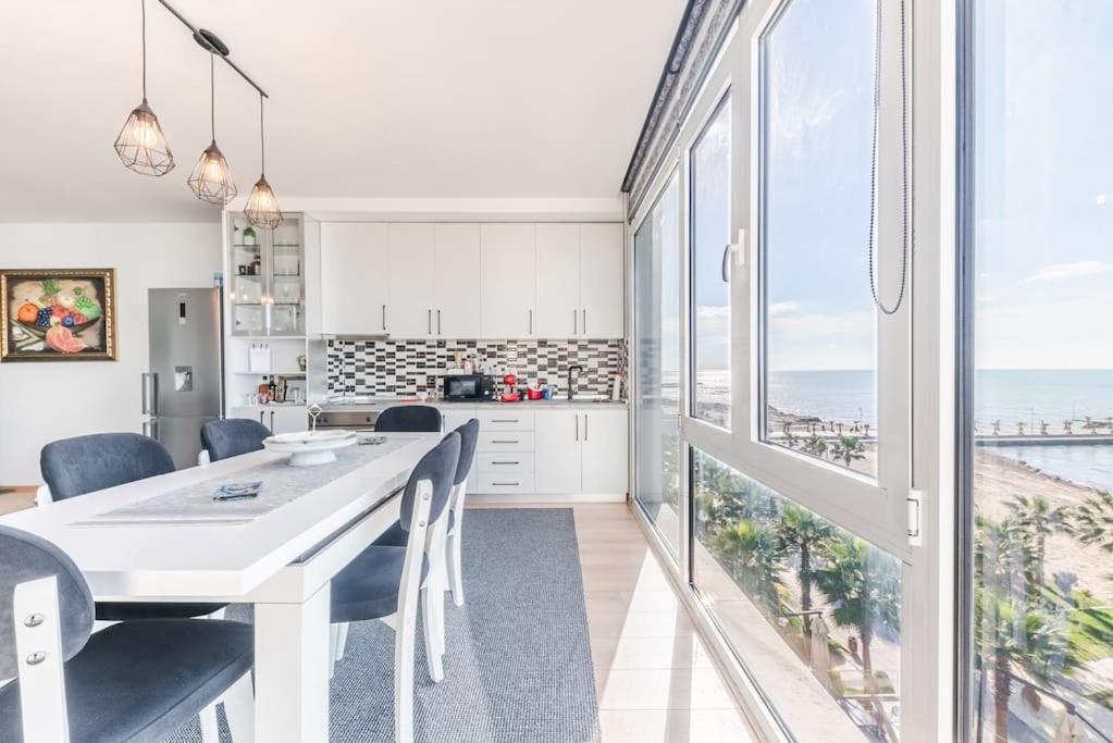Seaview Luxury Suite By Ps Golem  Luaran gambar